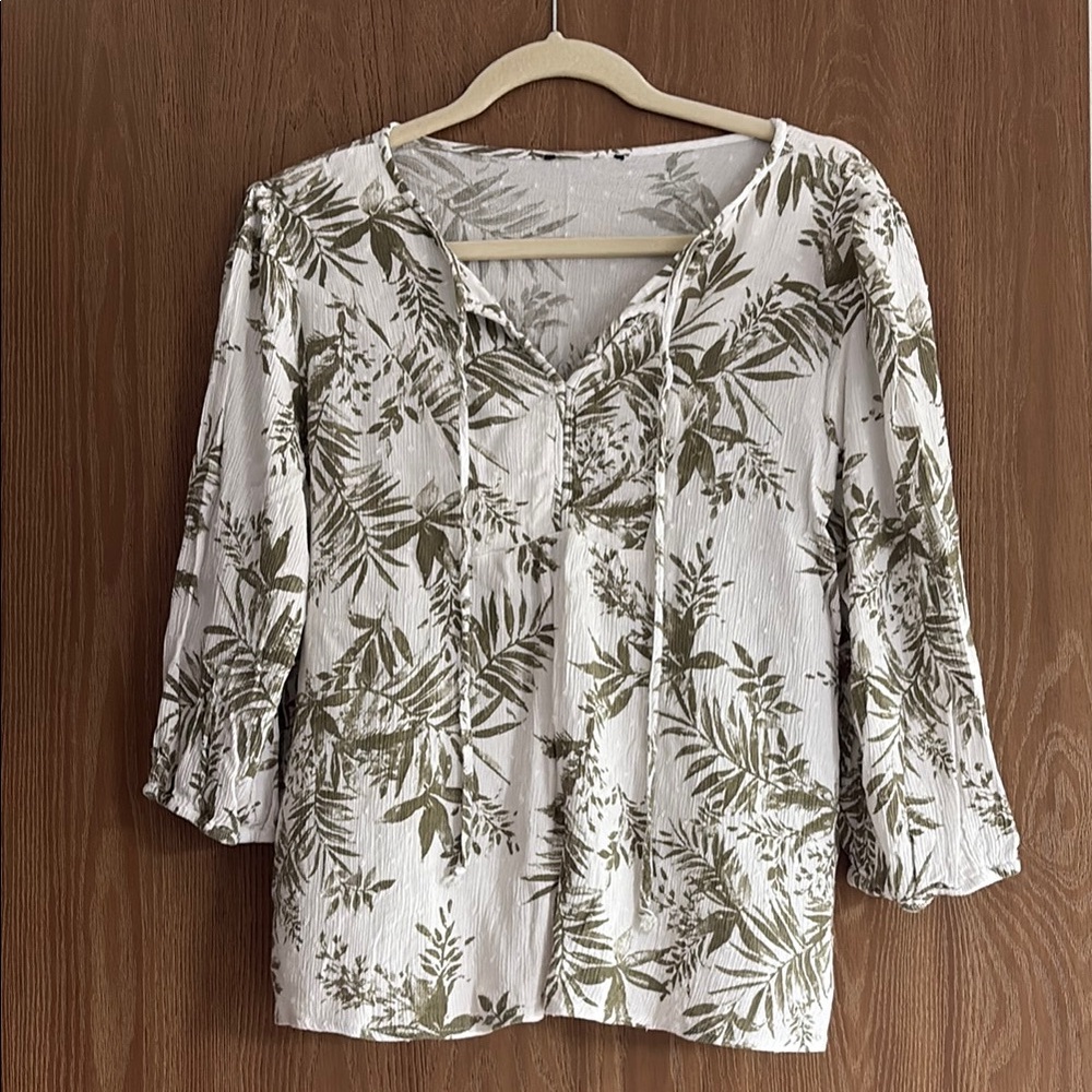 Moon & Madison White Green Tie Front 3/4 Sleeve Blouse